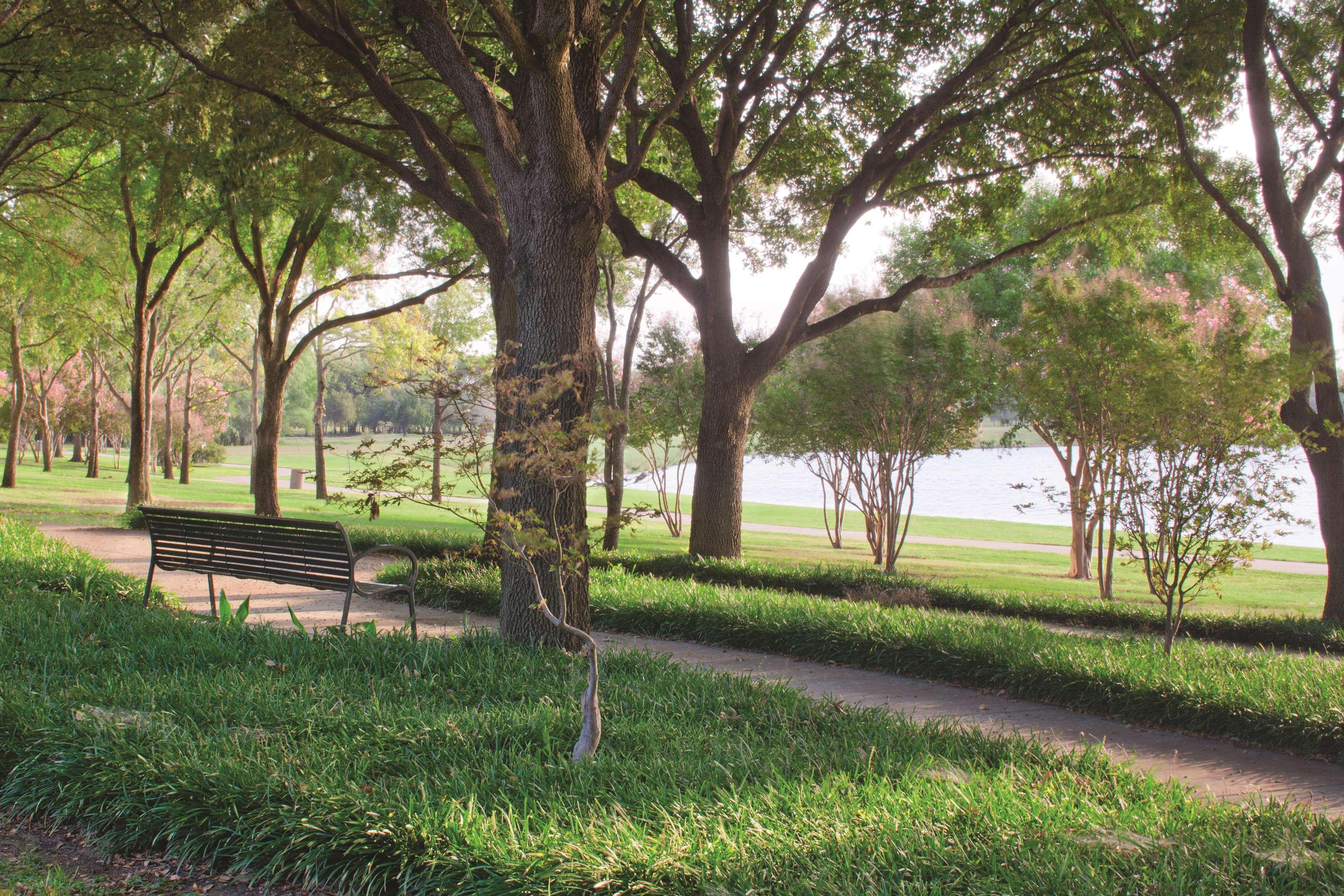 Doubletree By Hilton Dallas-Farmers Branch Extérieur photo