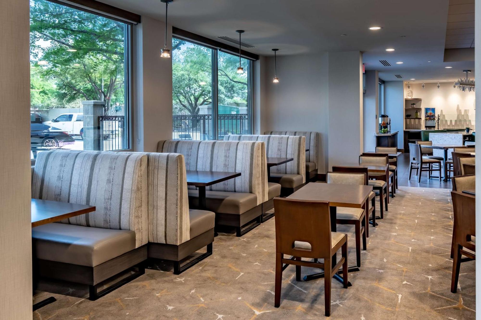 Doubletree By Hilton Dallas-Farmers Branch Extérieur photo