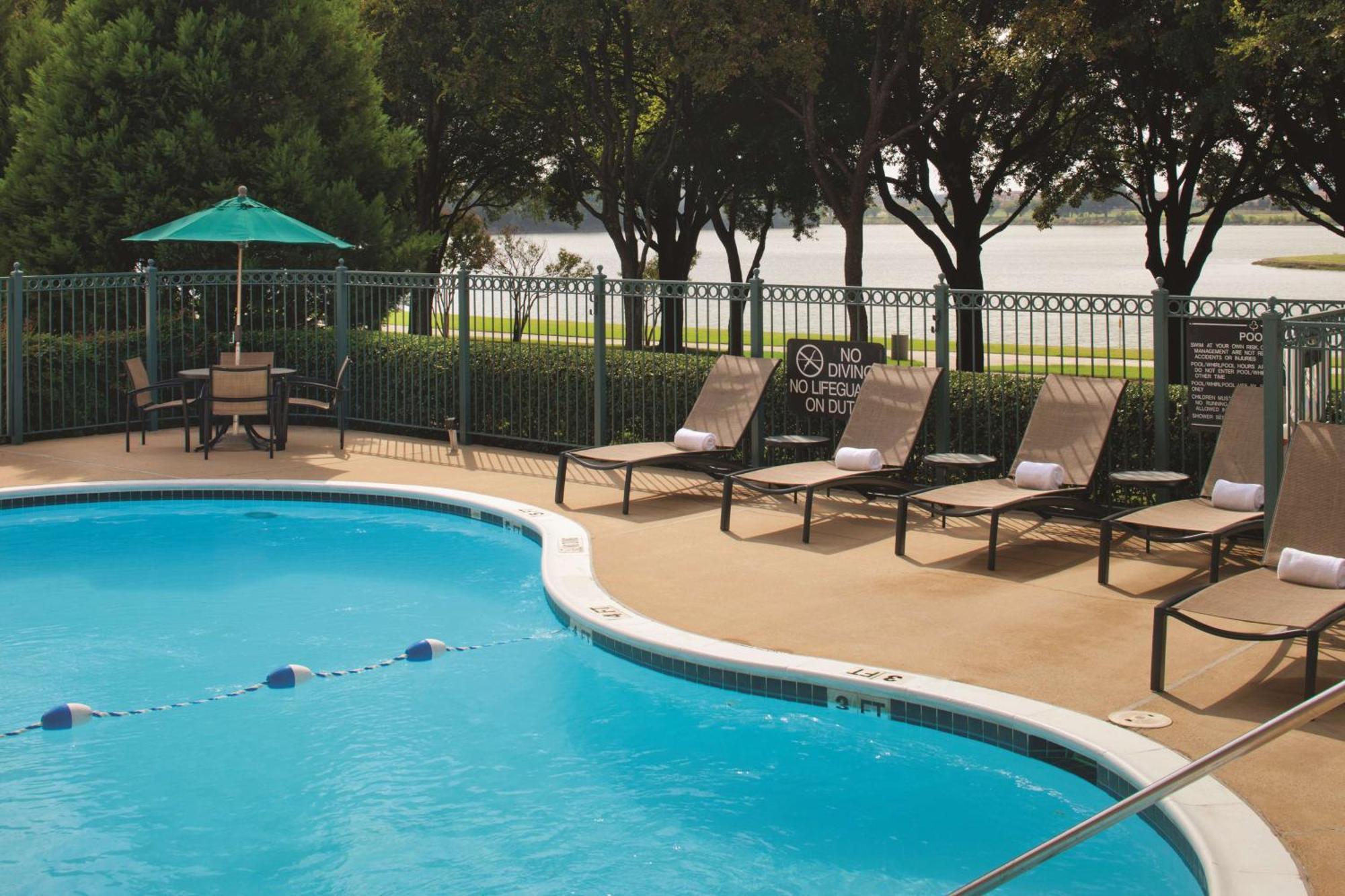 Doubletree By Hilton Dallas-Farmers Branch Extérieur photo